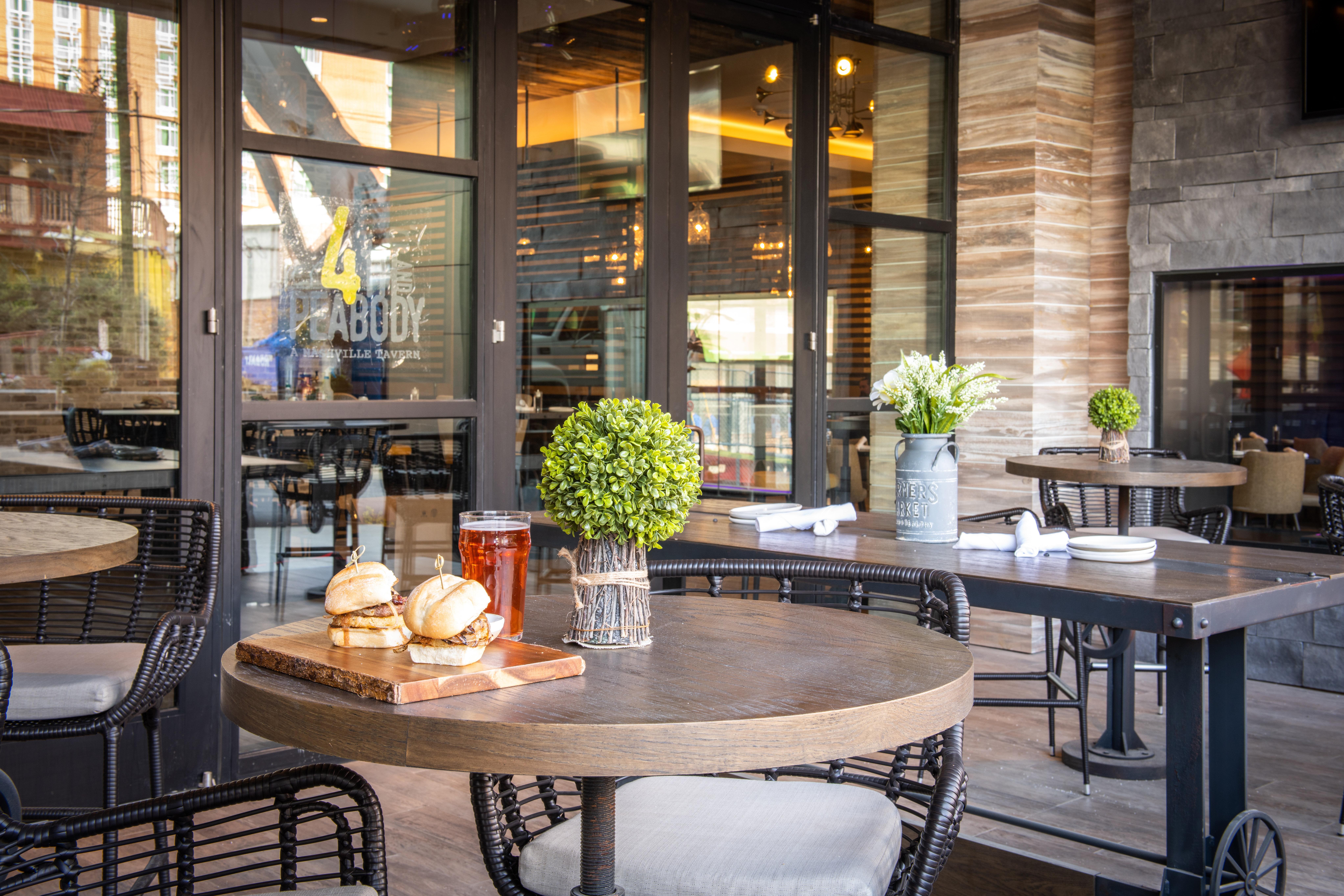 Holiday Inn & Suites Nashville Downtown Broadway Екстер'єр фото