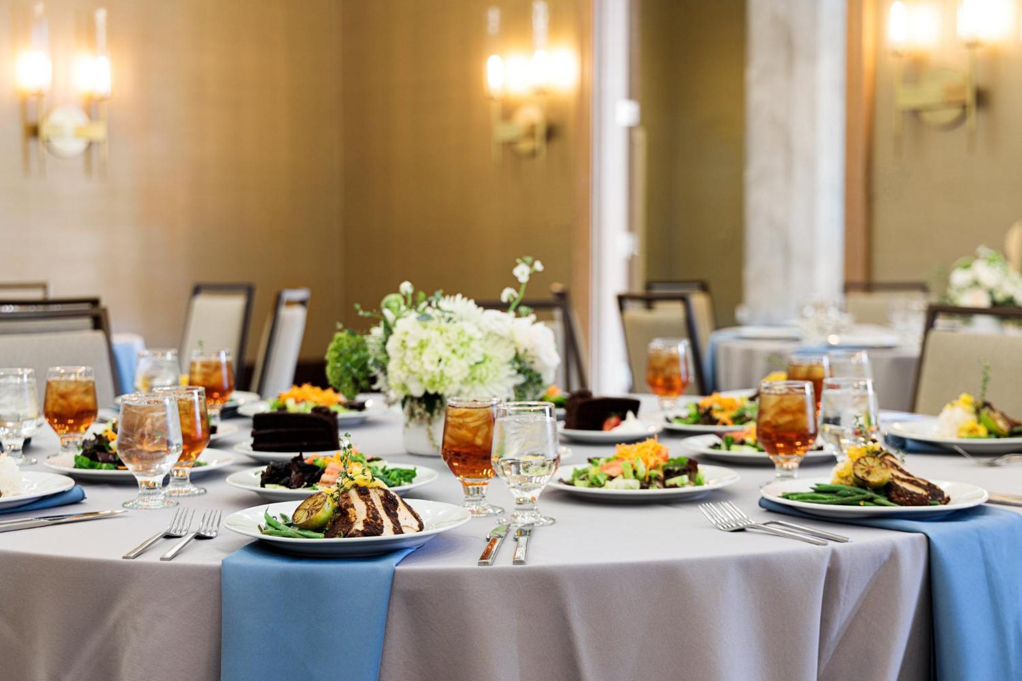 Holiday Inn & Suites Nashville Downtown Broadway Екстер'єр фото