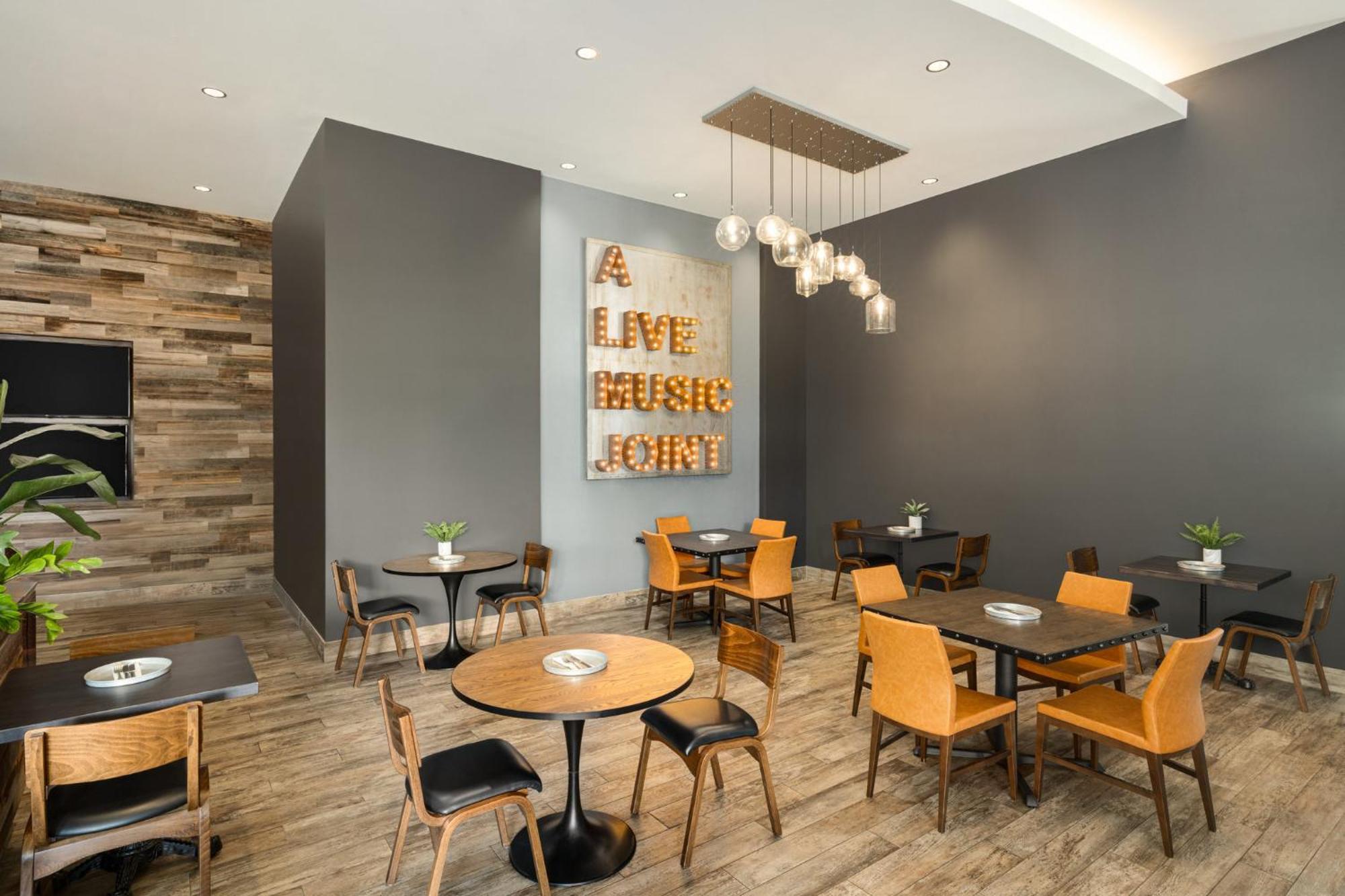 Holiday Inn & Suites Nashville Downtown Broadway Екстер'єр фото
