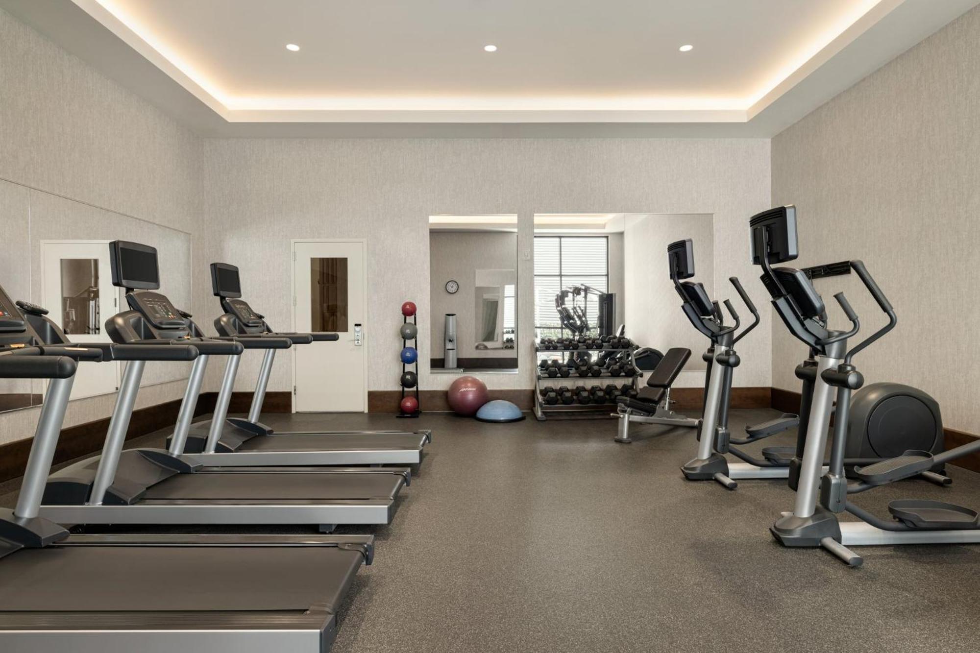 Holiday Inn & Suites Nashville Downtown Broadway Екстер'єр фото